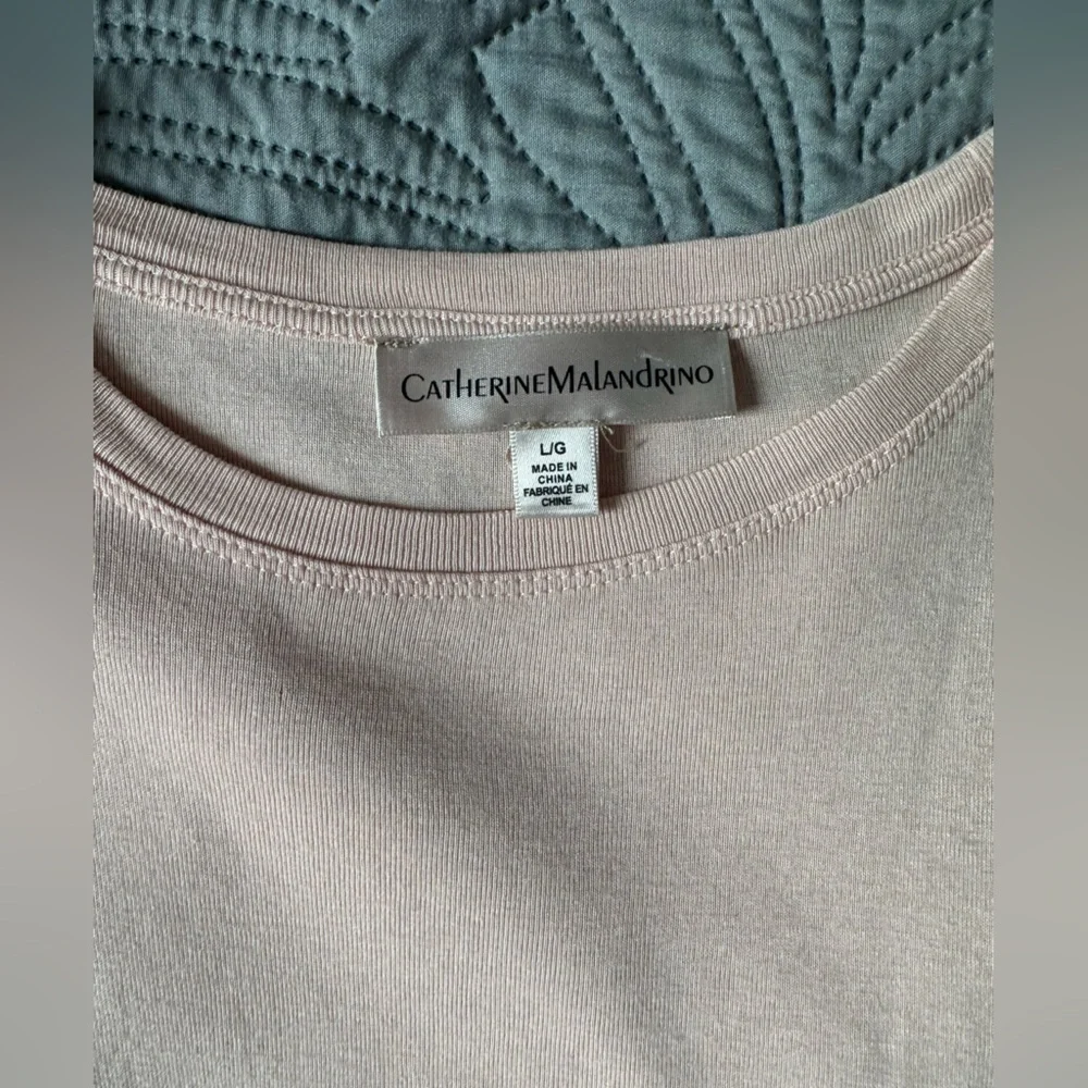 Pink sleeveless top with lace detail - Picture 2 of 2